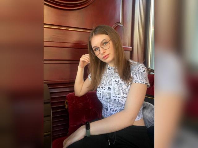 Start video chat with 001GOODGIRL: Kissing