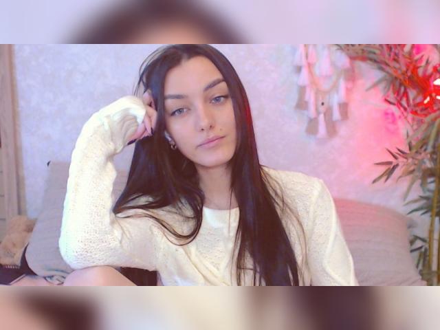 Connect with webcam model Alina322: Lipstick