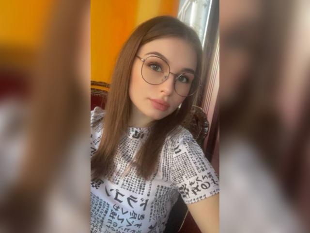Find your cam match with 001GOODGIRL: Kissing