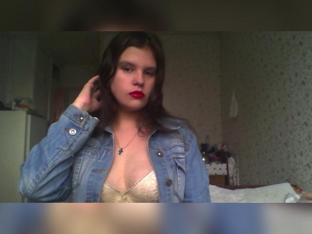 Why not cam2cam with Allexxa19