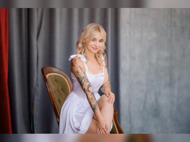 Adult chat with mxlilfleur: Legs, feet & shoes