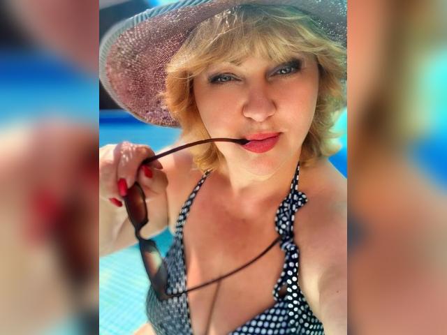 Watch cammodel JuliaStar: Art