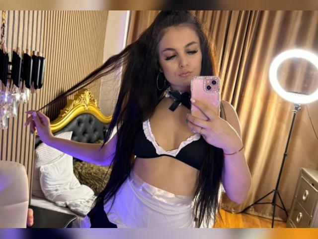 Connect with webcam model KendalBlair: Nails