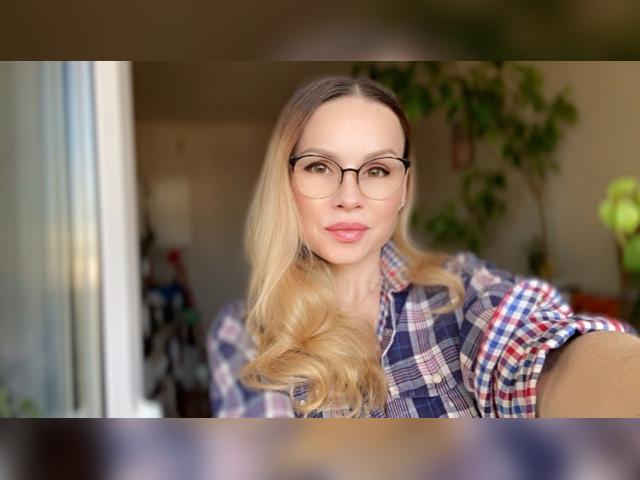 Why not cam2cam with MelindaMills: BDSM