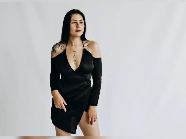 Welcome to cammodel profile for DiamondBird: Smoking