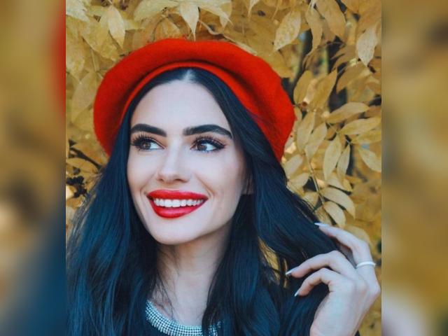 Explore your dreams with webcam model AstonishingDiva: Outfits