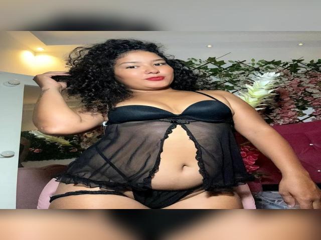 Connect with webcam model hotcurlylatina: Nails