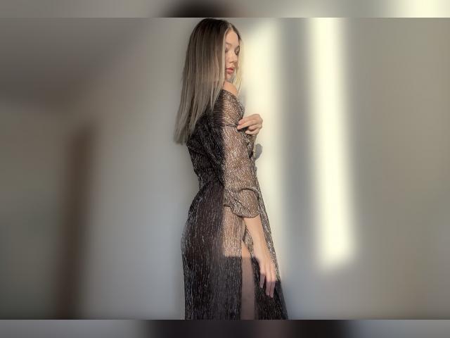 Connect with webcam model JanyLaski: Conversation