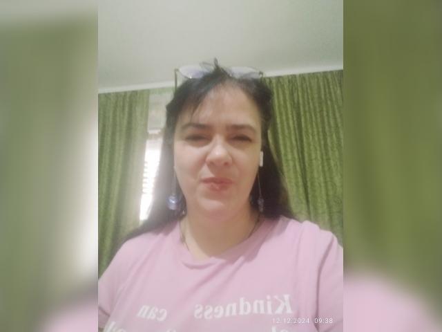 Find your cam match with 1CharmingLady: Outdoor Activities