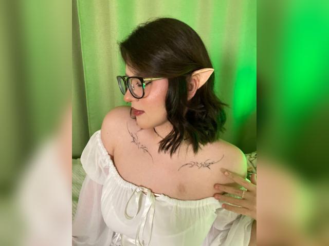 Adult chat with AmyAmethyst: Lipstick
