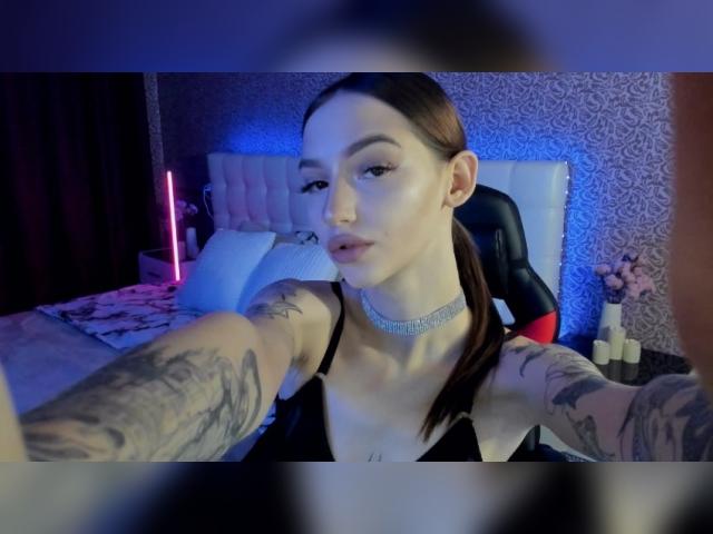 Find your cam match with SophieKiss: Glasses