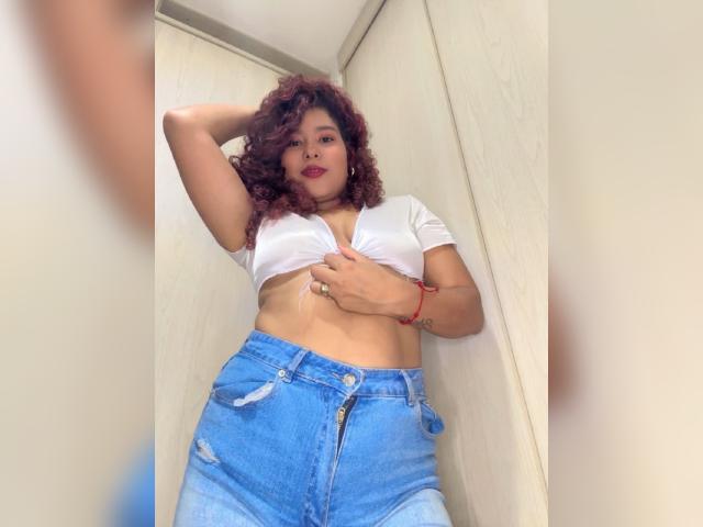 Explore your dreams with webcam model hotcurlylatina: Outfits