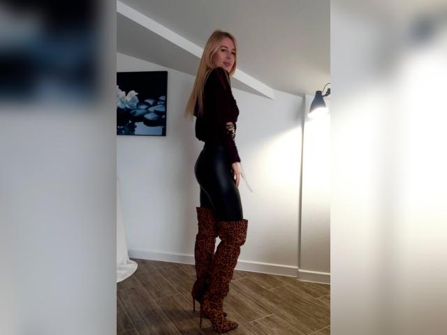 Why not cam2cam with AngelaL91: Outfits