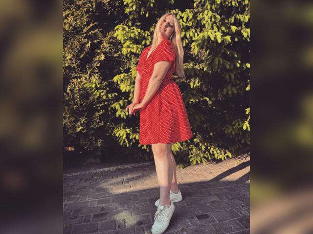 Adult chat with LovelyGirl22