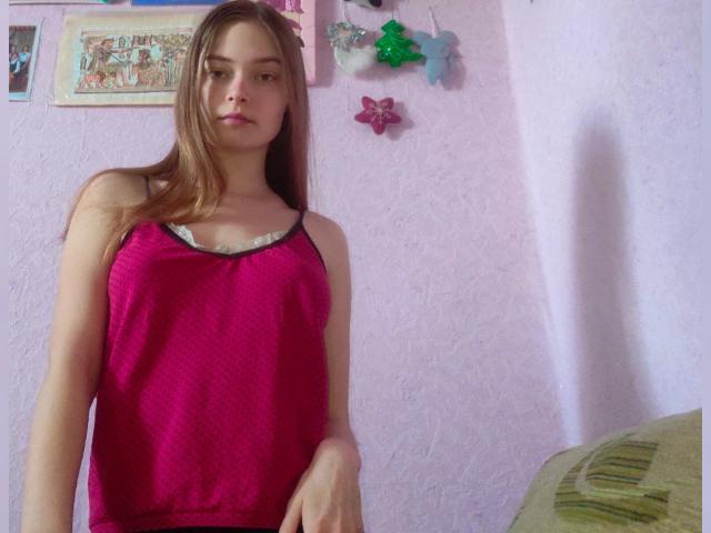 Welcome to cammodel profile for HappyEmily444: Dancing