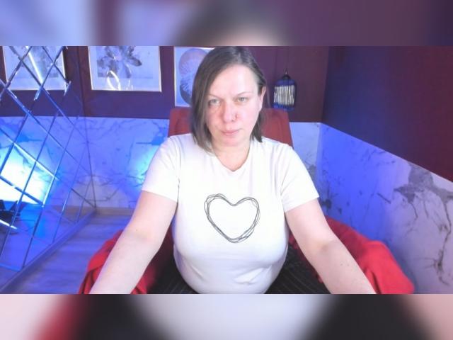 Connect with webcam model KellyPerfection: Nails