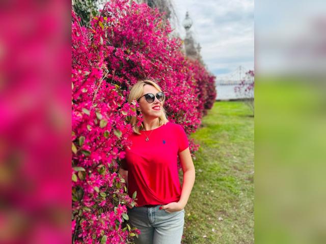 Connect with webcam model MyAngelShy: Nails