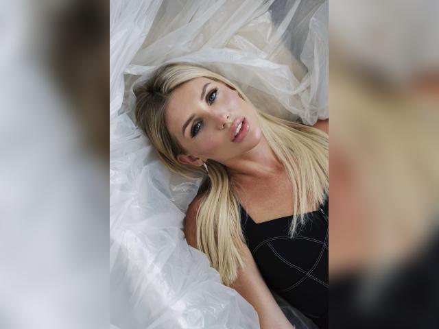 Adult webcam chat with SherenX: Travel