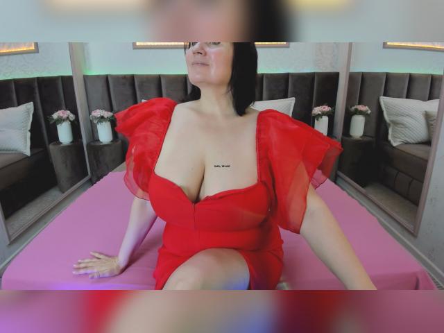 Adult webcam chat with XLindaMilfX: Latex & rubber