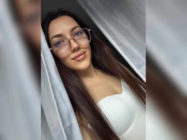 Webcam chat profile for SweetTi: Ask about my other activities