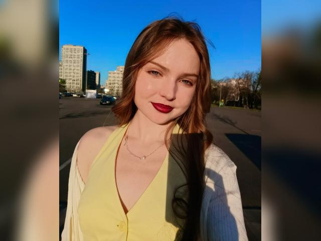 Start video chat with BellaVerde: Music