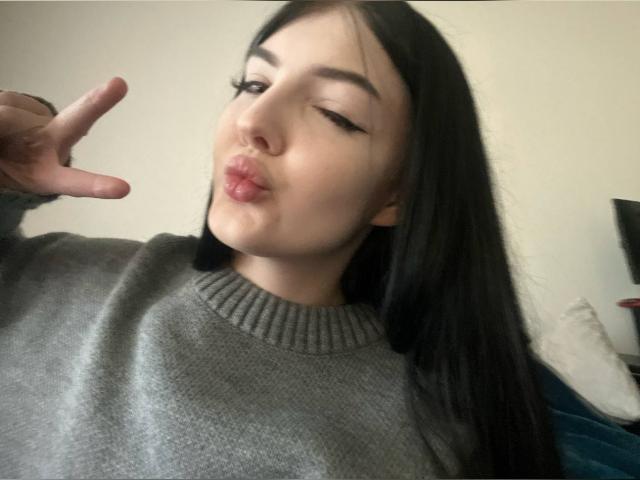 Welcome to cammodel profile for RuthLee: Nails