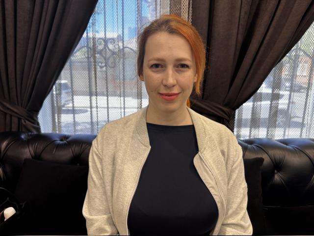 Connect with webcam model EvieB81: Role playing