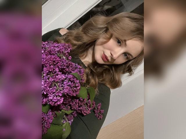 Welcome to cammodel profile for LadyRed1919