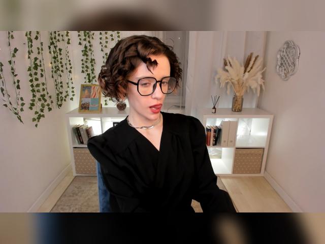 Explore your dreams with webcam model FrancescaSmit: Nipple play