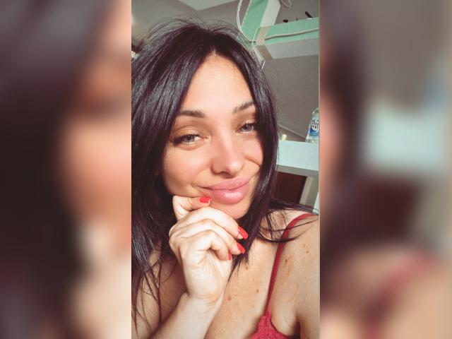 Welcome to cammodel profile for Tatka93: Nails