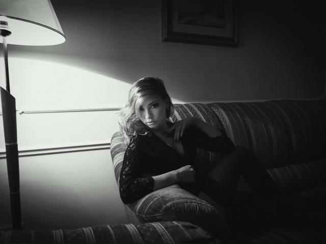 Welcome to cammodel profile for DemiMoore: Nails