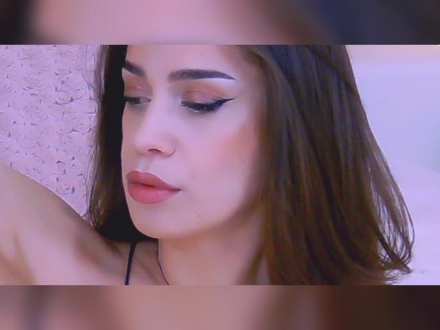 Adult chat with LeaMelodia: Kissing