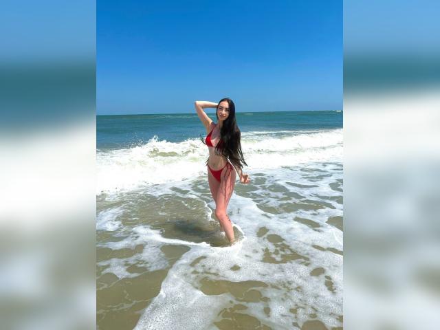 Adult chat with YourRapunzel: Legs, feet & shoes