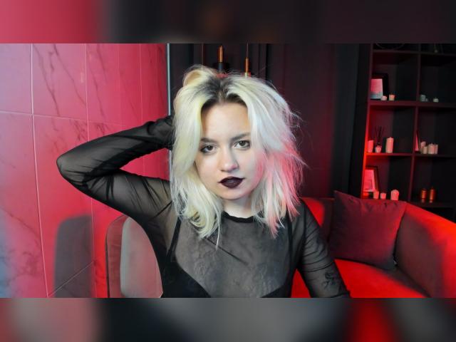 Why not cam2cam with MichelleRebel: Strip-tease