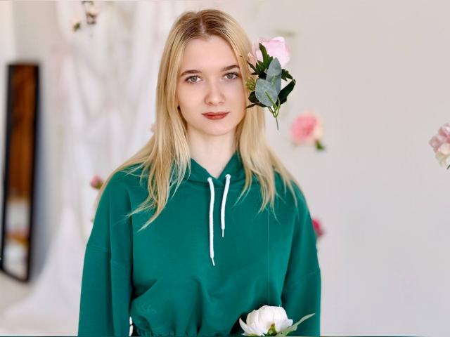 Why not cam2cam with KarolinaRay: Outfits