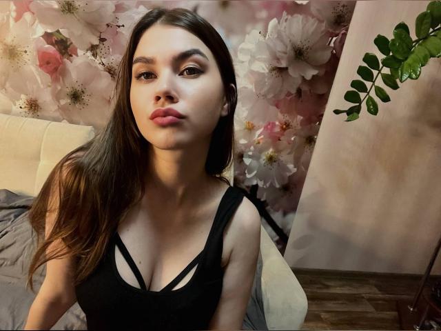 Start video chat with Yantian: Slaves