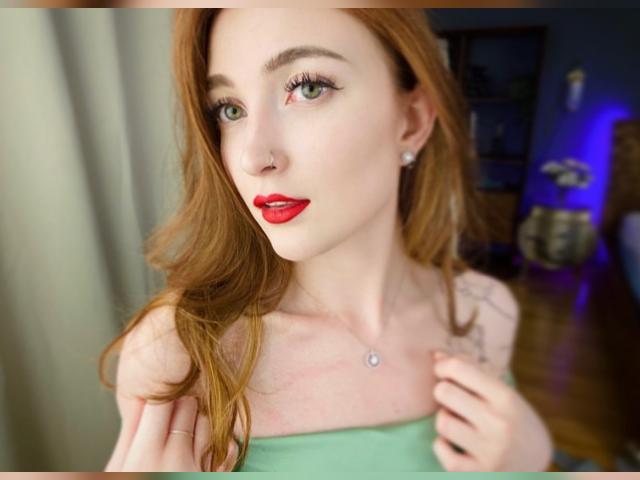 Explore your dreams with webcam model SunnyJane: Glasses
