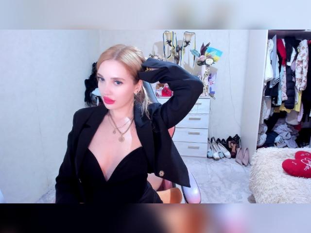 Adult chat with BlondieLisa: Legs, feet & shoes