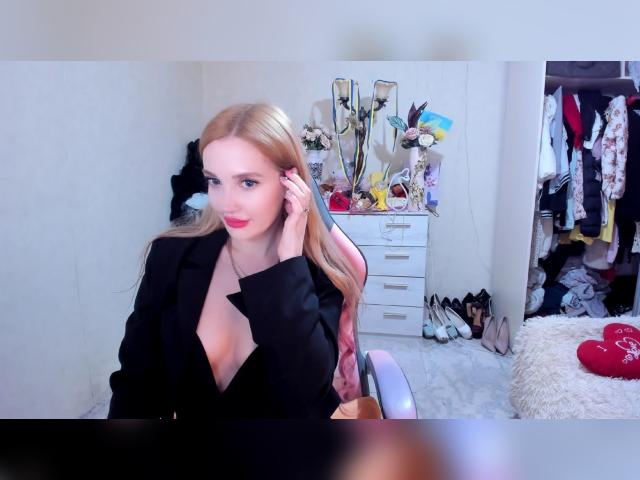 Welcome to cammodel profile for BlondieLisa: Leather