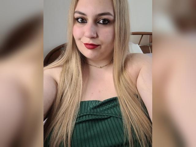 Welcome to cammodel profile for SofiaHanson: Kissing