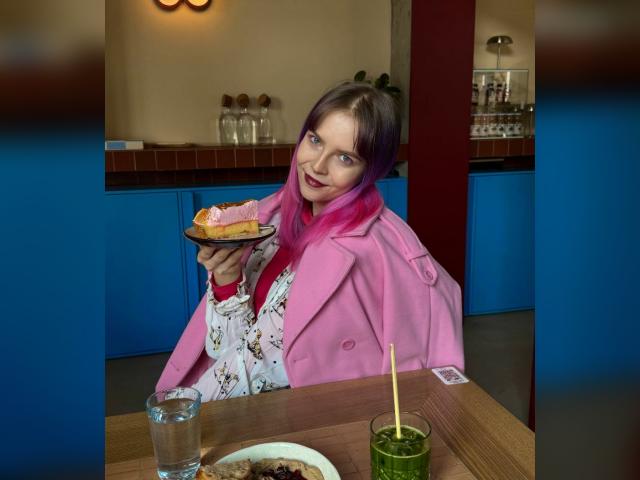 Welcome to cammodel profile for RedJasmine: Dancing