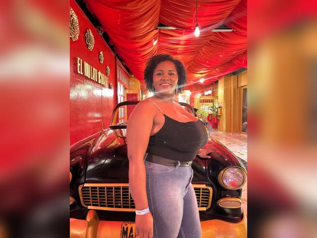 Find your cam match with Alicia0613: Toys