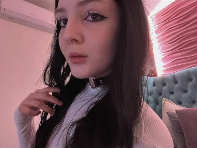 Welcome to cammodel profile for RuthLee: Nails