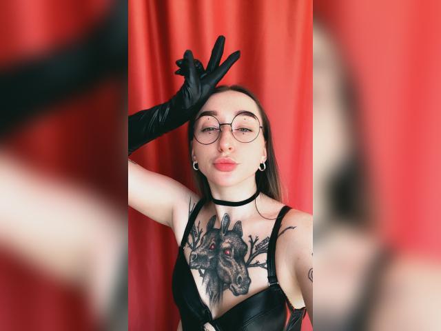 Why not cam2cam with Honey69bun: Nails