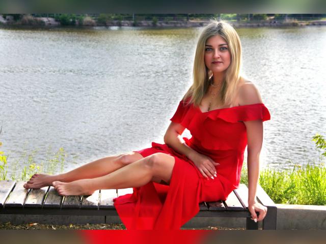 Adult webcam chat with SweetHelen: Make up