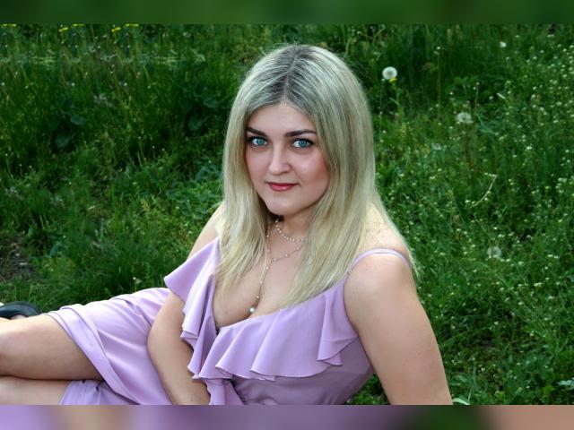 Why not cam2cam with SweetHelen: Lipstick
