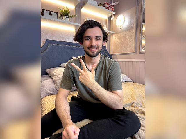 Why not cam2cam with CasperM18: Masturbation