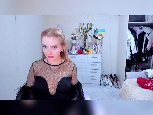 Adult chat with BlondieLisa: Legs, feet & shoes