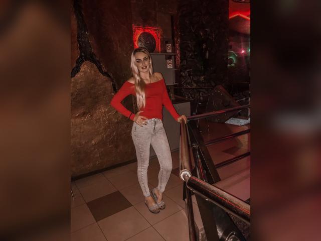 Welcome to cammodel profile for SweetNika5: Nails