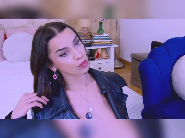 Adult chat with LeaMelodia: Kissing